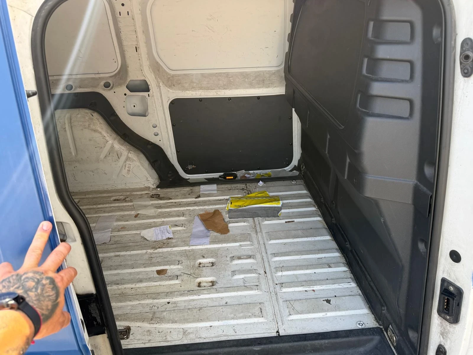 VW Caddy MAXI* 2.0TDI 102hp* 172000km* NAVI* ДДС, снимка 10 - Автомобили и джипове - 55709934