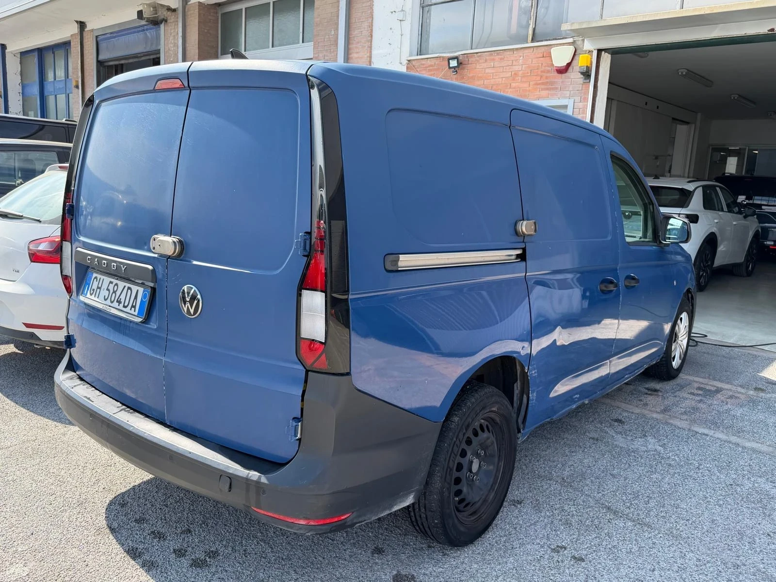 VW Caddy MAXI* 2.0TDI 102hp* 172000km* NAVI* ДДС, снимка 13 - Автомобили и джипове - 55709934