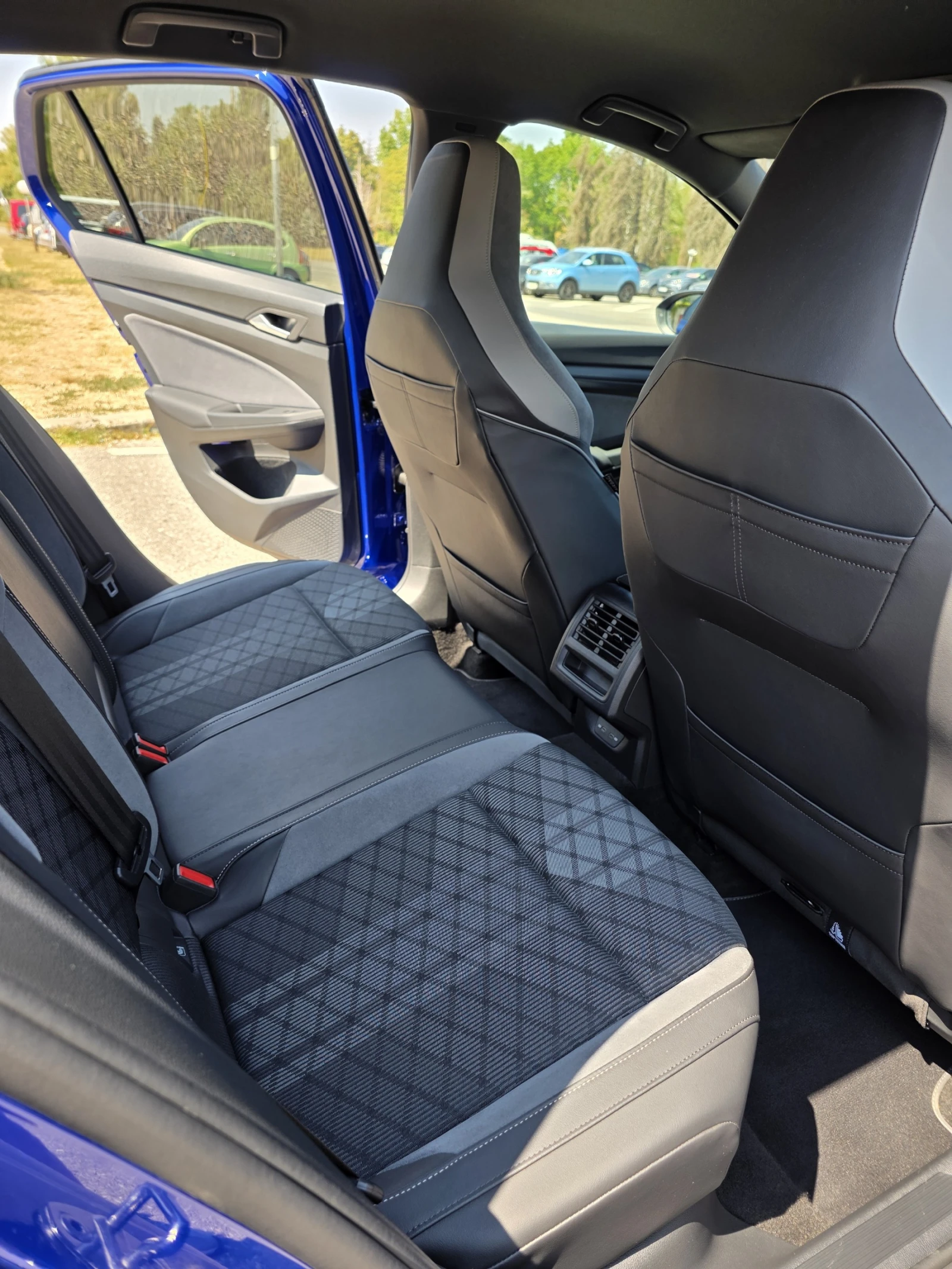 VW Golf 1.5 eTSI R-Line DSG, снимка 13 - Автомобили и джипове - 55792545