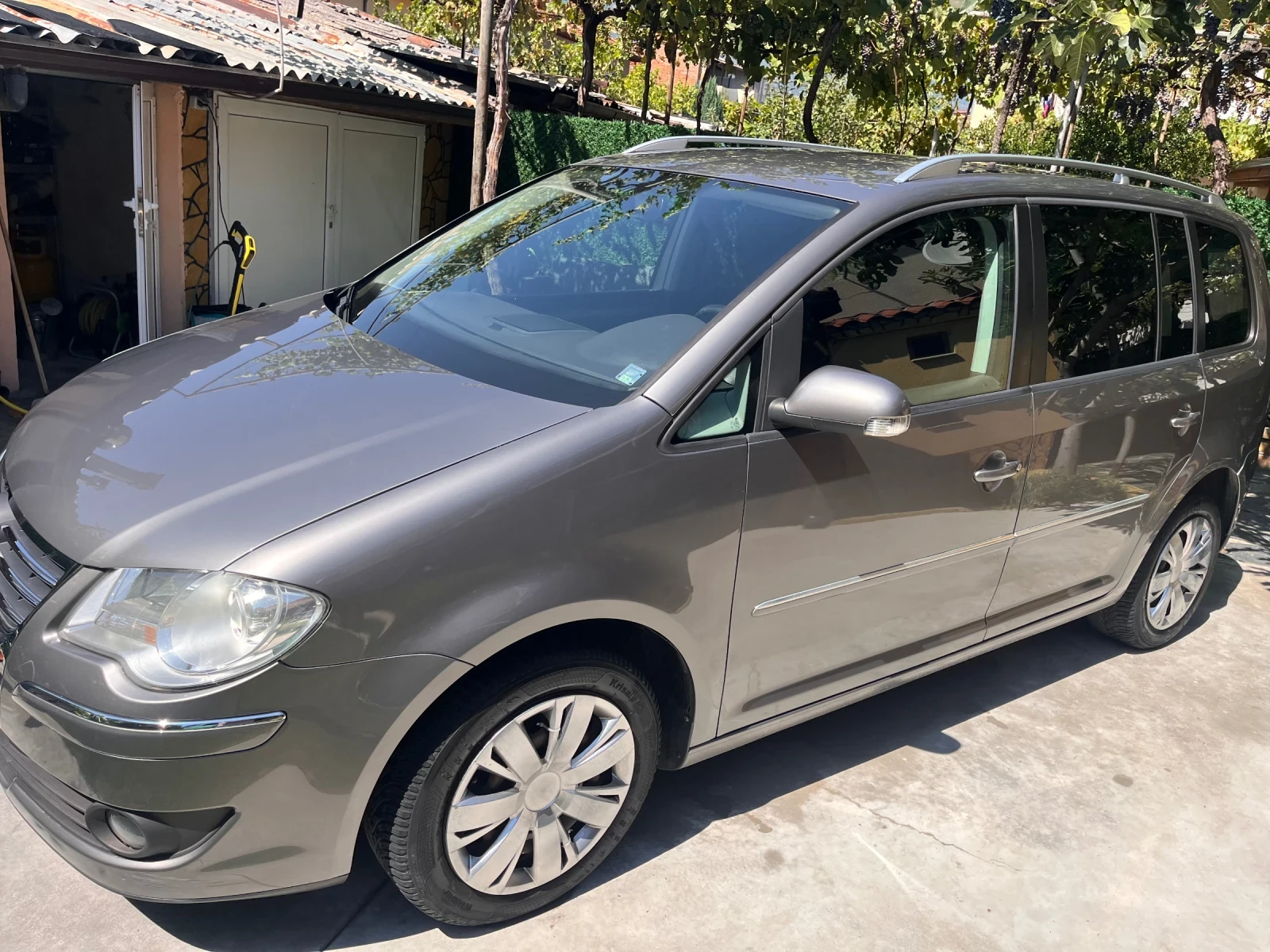 VW Touran, снимка 3 - Автомобили и джипове - 55909851