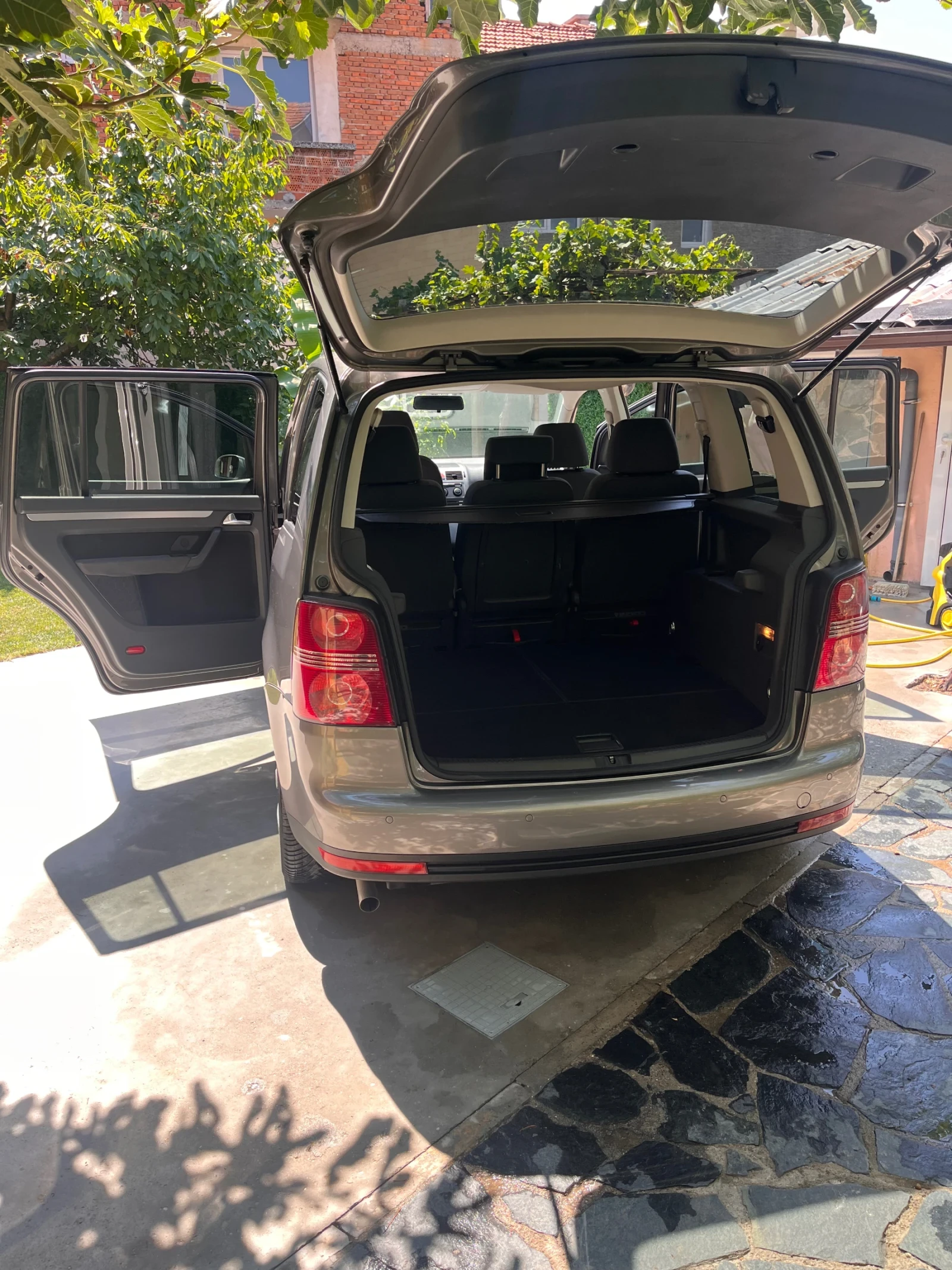 VW Touran, снимка 8 - Автомобили и джипове - 55909851