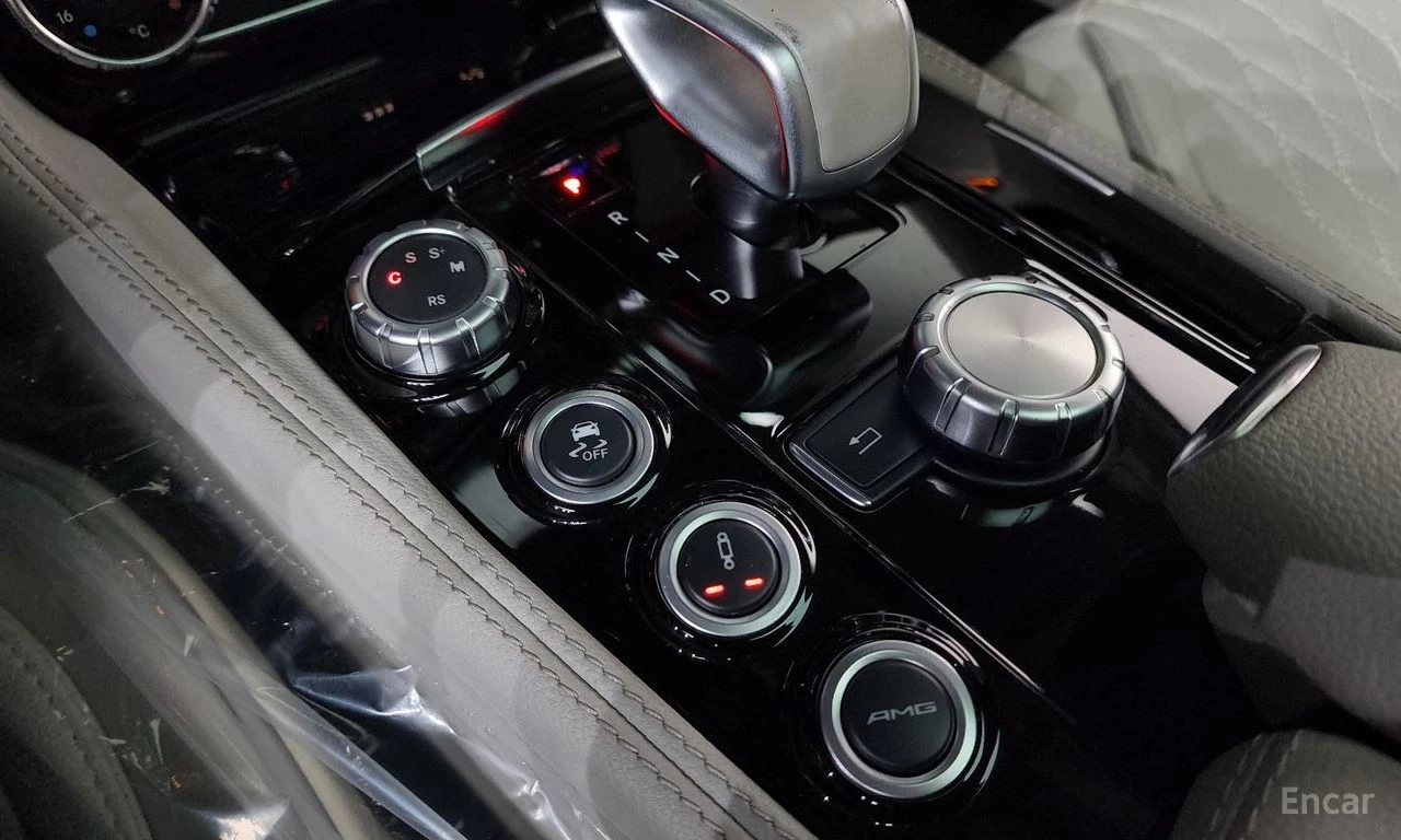 Mercedes-Benz CLS 63 AMG CARBON* HARMON* KARDON* ОБДУХВАНЕ* ДИСТРОНИК* МАСА, снимка 11 - Автомобили и джипове - 56042730