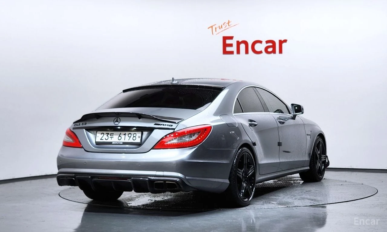 Mercedes-Benz CLS 63 AMG CARBON* HARMON* KARDON* ОБДУХВАНЕ* ДИСТРОНИК* МАСА, снимка 2 - Автомобили и джипове - 56042730