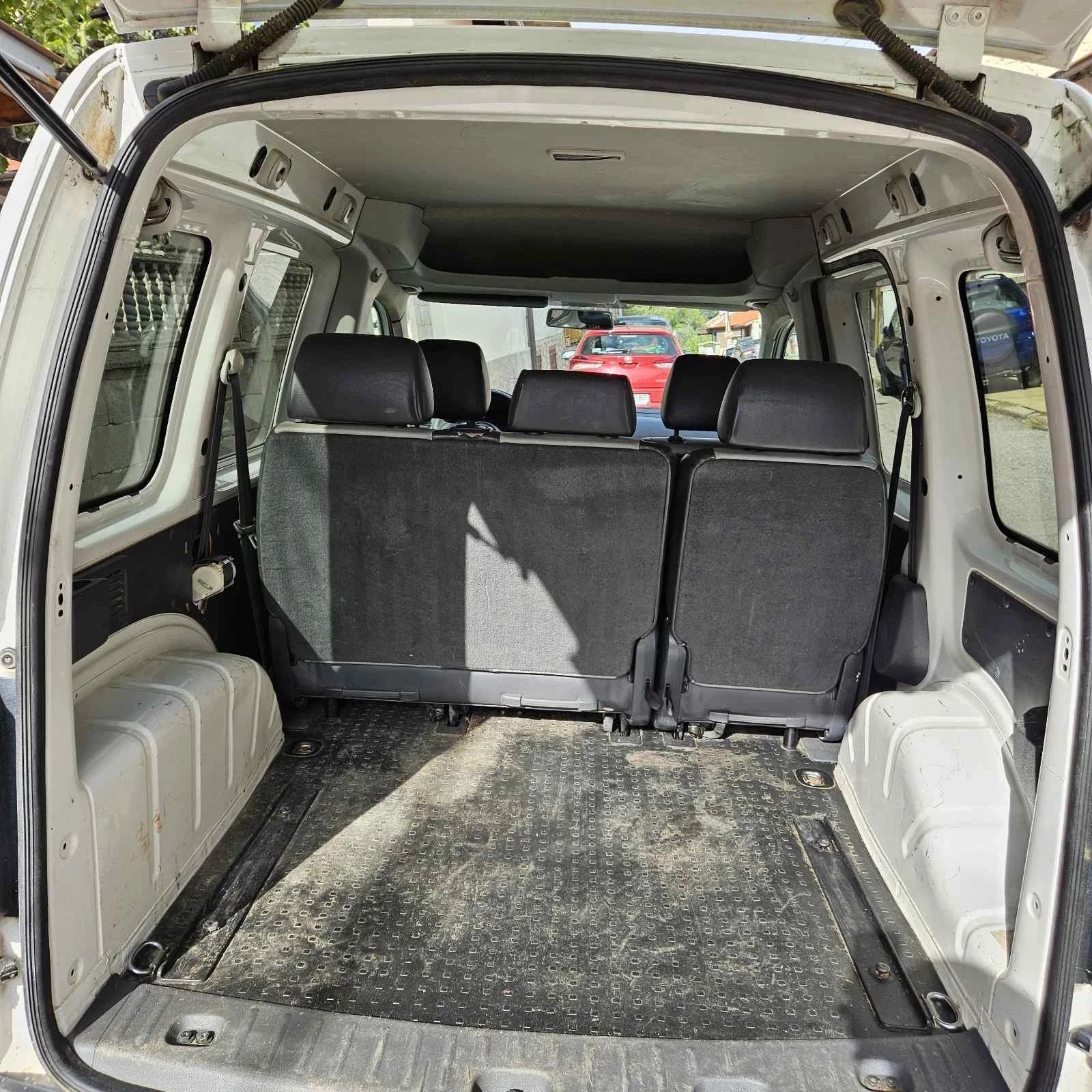 VW Caddy, снимка 11 - Автомобили и джипове - 56265013