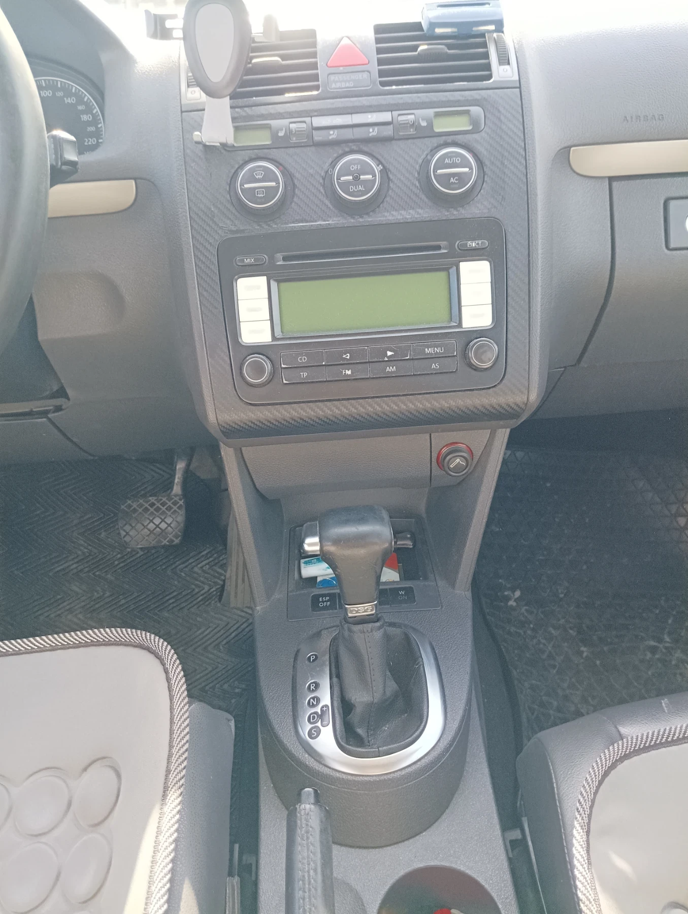 VW Touran, снимка 3 - Автомобили и джипове - 56329376