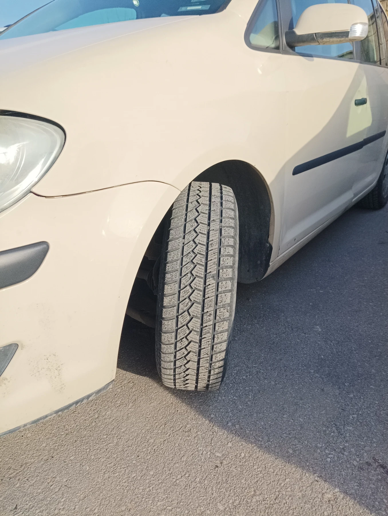VW Touran, снимка 6 - Автомобили и джипове - 56329376