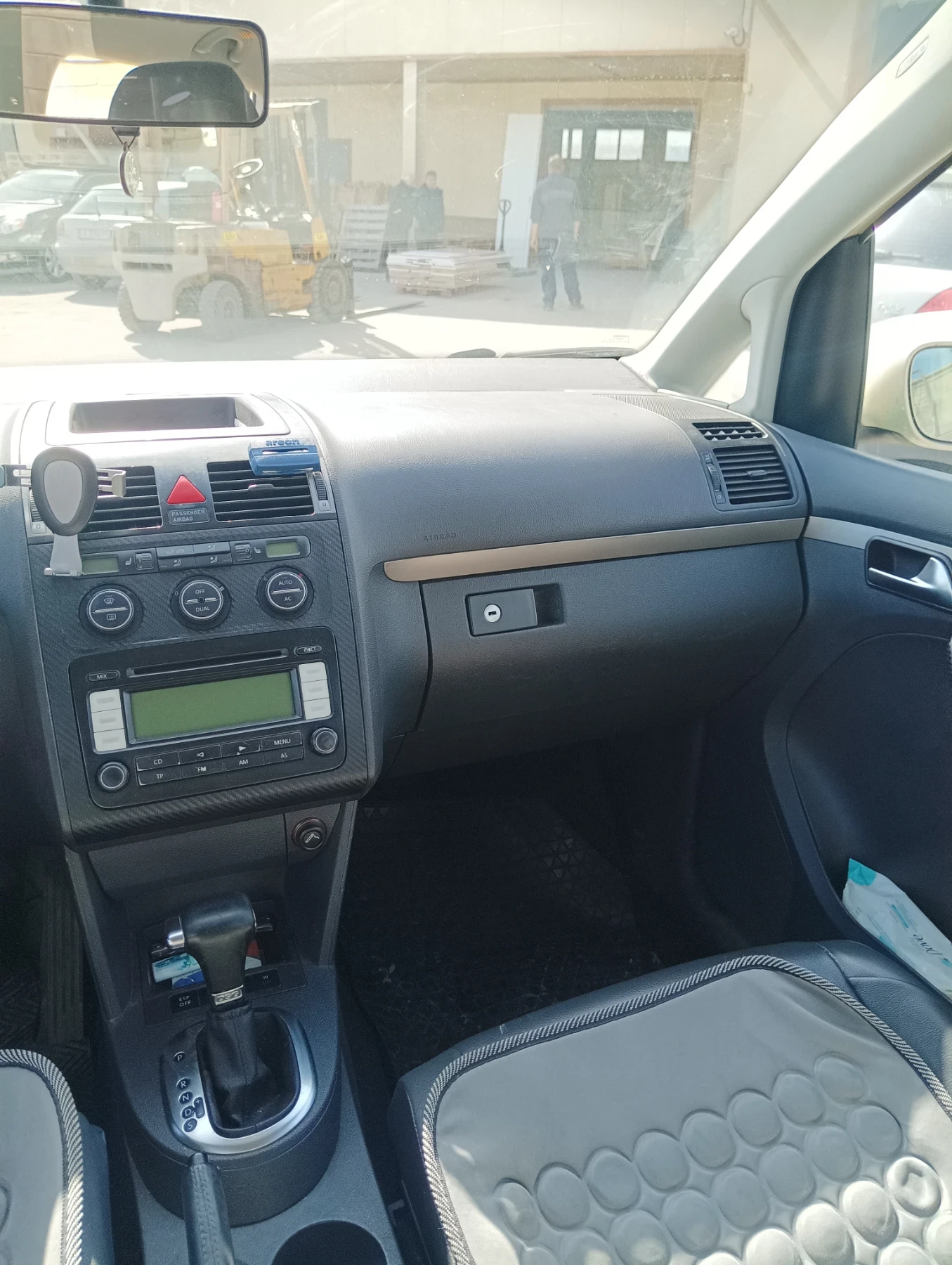 VW Touran, снимка 4 - Автомобили и джипове - 56329376