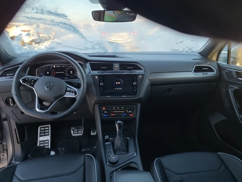 VW Tiguan * Highline R Line * CARFAX * БЕЗ ПЪРВОНАЧАЛНА ВНОС, снимка 10 - Автомобили и джипове - 53204858