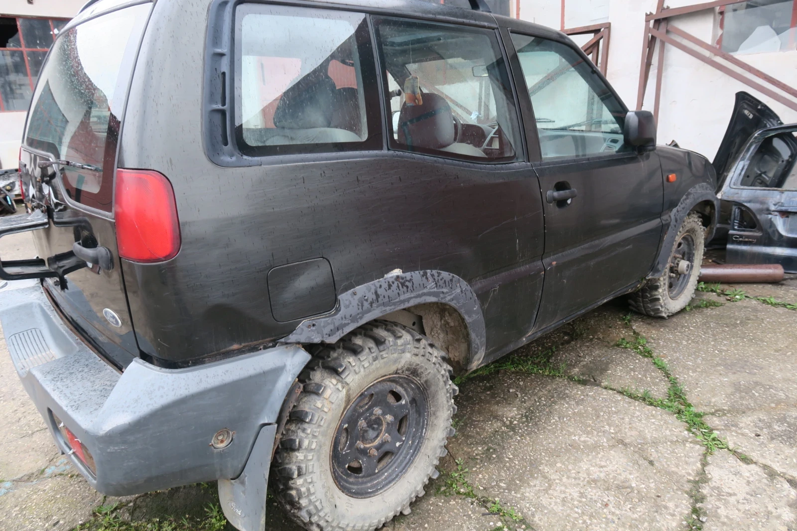 Nissan Terrano 2, 4 I Може и за части, снимка 5 - Автомобили и джипове - 54042294