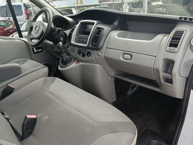 Opel Vivaro, снимка 11 - Бусове и автобуси - 47313046