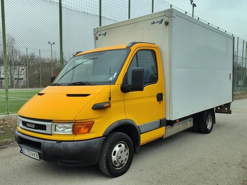 Iveco 35c13 Климатик* Падащ борд* Въздушни възглавници, снимка 2 - Бусове и автобуси - 49532192