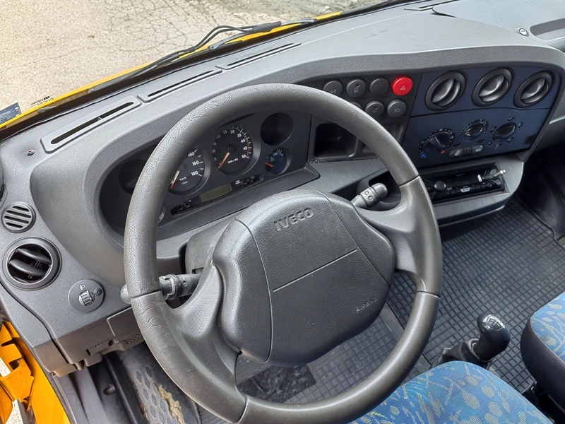 Iveco 35c13 Климатик* Падащ борд* Въздушни възглавници, снимка 9 - Бусове и автобуси - 49532192