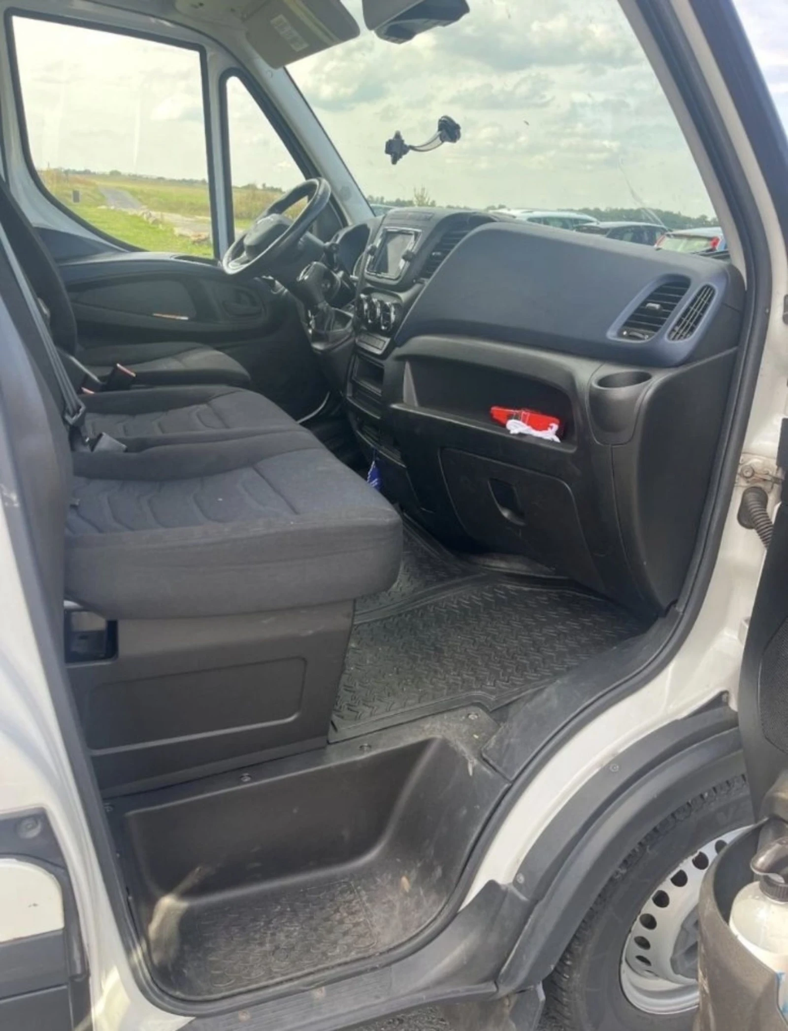 Iveco Daily 3.0* HI-MATIC* LED* XXL , снимка 9 - Бусове и автобуси - 54242552