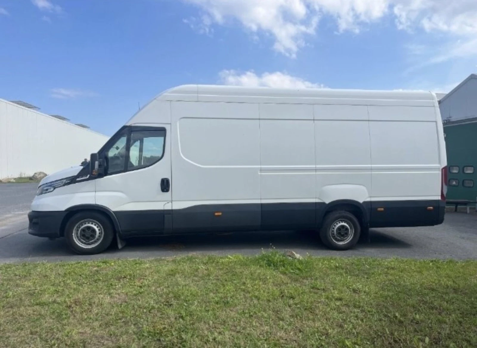 Iveco Daily 3.0* HI-MATIC* LED* XXL , снимка 2 - Бусове и автобуси - 54242552