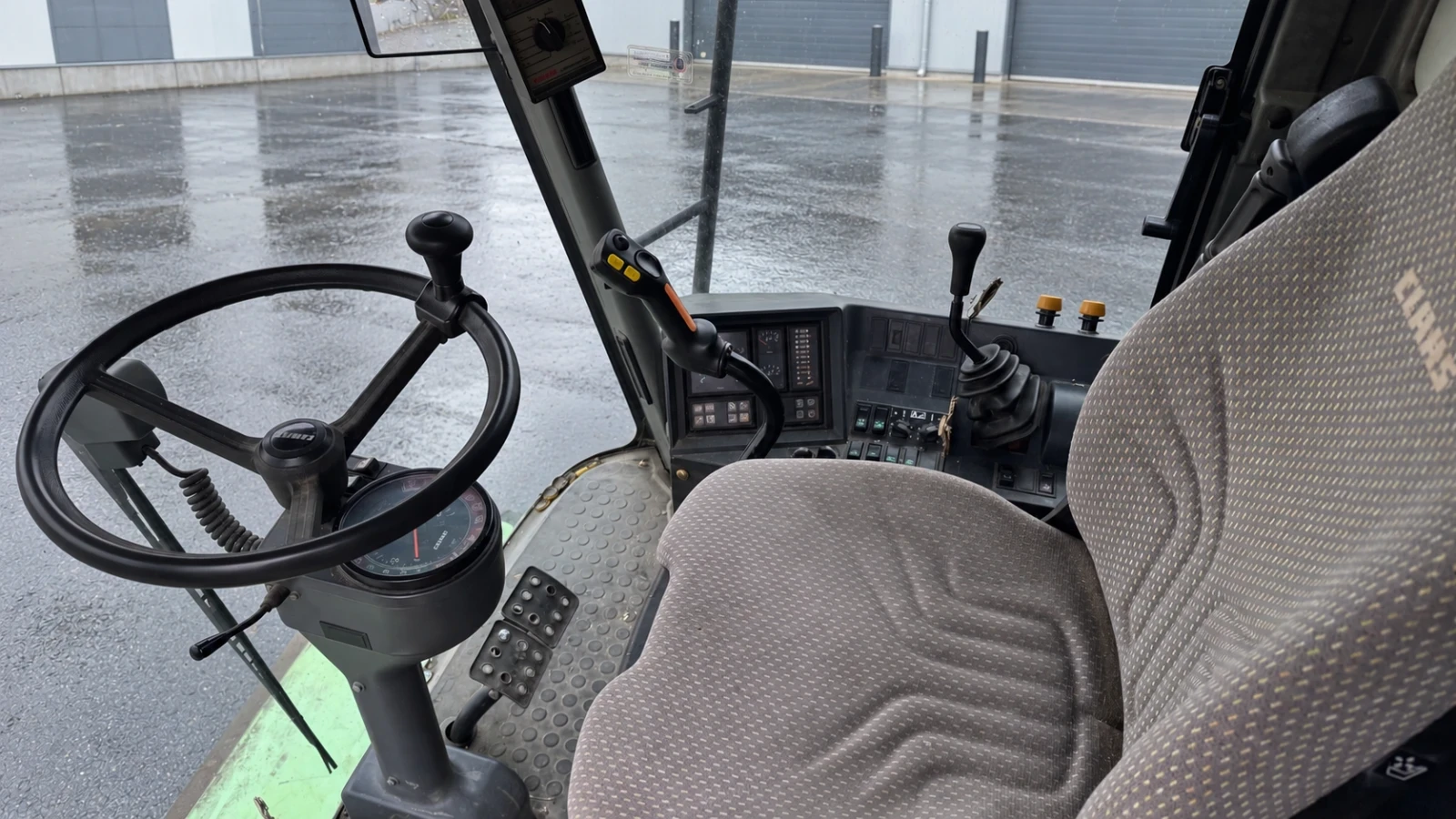 Комбайн Claas Mega 360, снимка 3 - Селскостопанска техника - 56640378