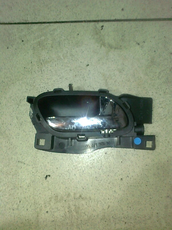 вътрешна дръжка предна дясна Пежо 407 (3)