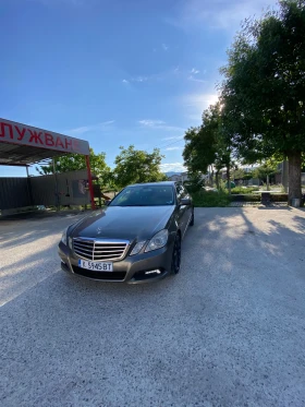 Mercedes-Benz E 220 2.2, снимка 2