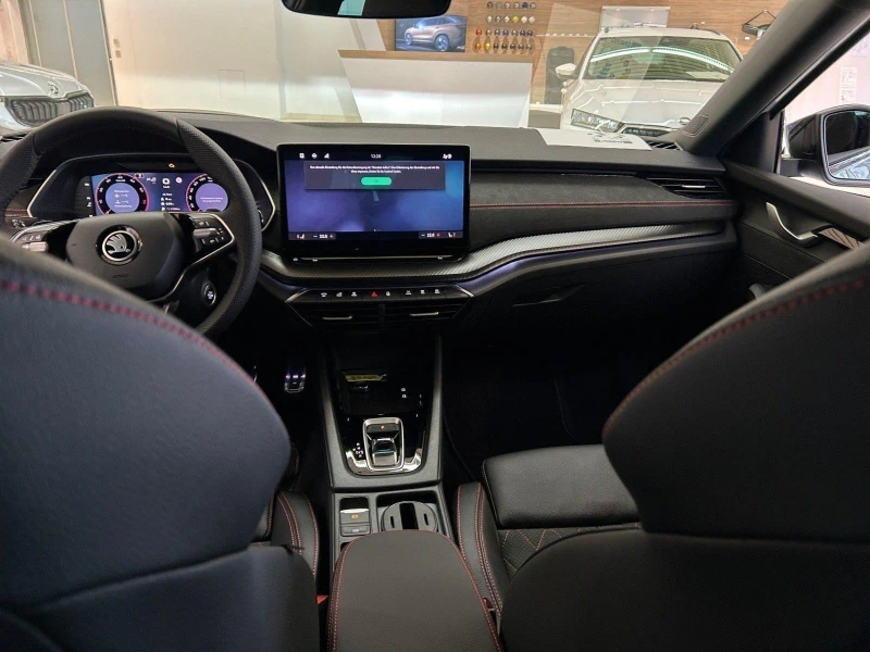 Skoda Octavia 2.0 TSI* RS* DSG* HUD* DISTR* 360 CAM* , снимка 7 - Автомобили и джипове - 51203312