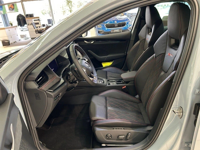 Skoda Octavia 2.0 TSI* RS* DSG* HUD* DISTR* 360 CAM* , снимка 6 - Автомобили и джипове - 51203312