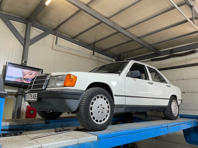 Mercedes-Benz 190 W201 , снимка 13 - Автомобили и джипове - 52807449