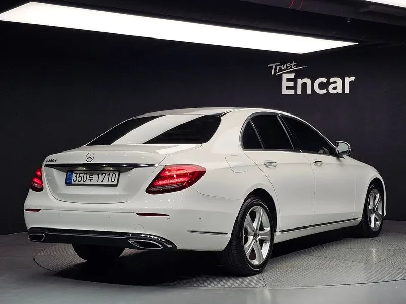 Mercedes-Benz E 220 D Avantgarde - изображение 2