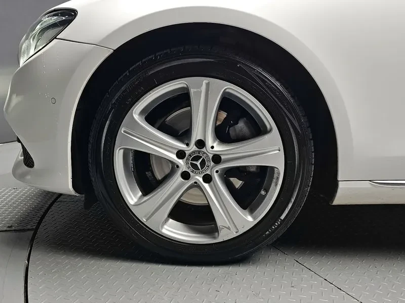 Mercedes-Benz E 220 D Avantgarde - изображение 5