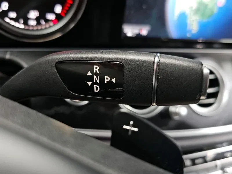 Mercedes-Benz E 220 D Avantgarde - изображение 9