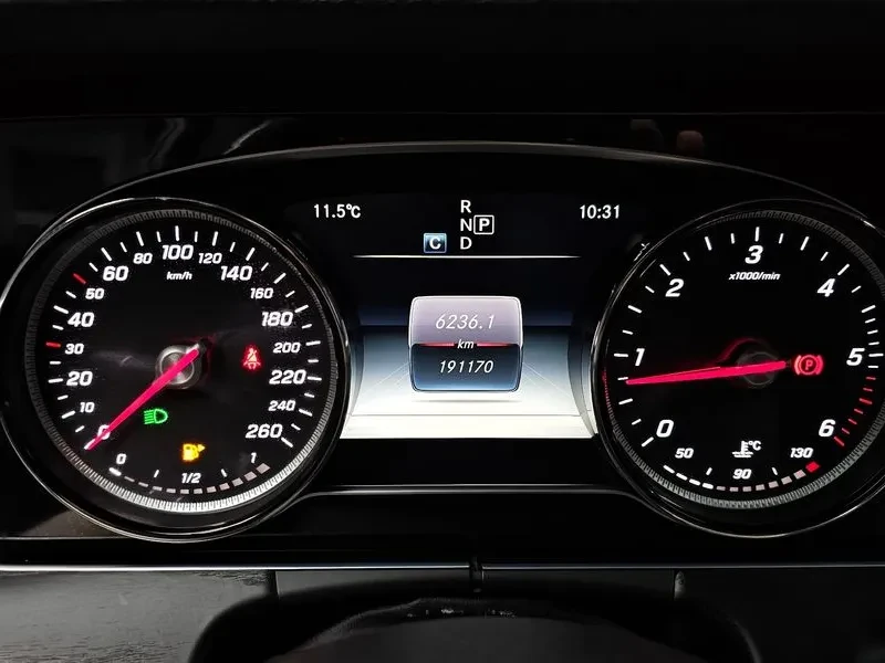 Mercedes-Benz E 220 D Avantgarde - изображение 8