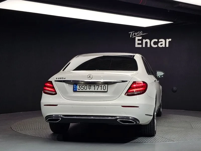 Mercedes-Benz E 220 D Avantgarde - изображение 4