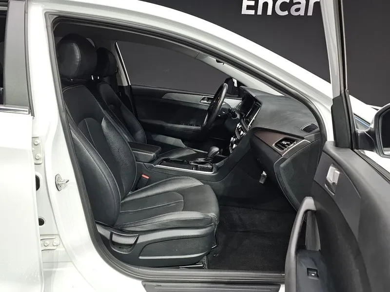 Hyundai Sonata, снимка 12 - Автомобили и джипове - 54835591