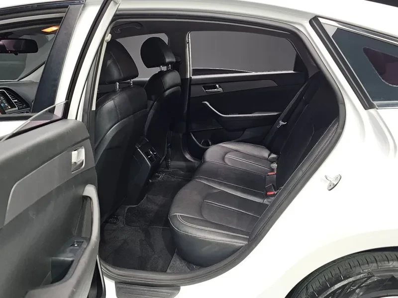 Hyundai Sonata, снимка 11 - Автомобили и джипове - 54835591
