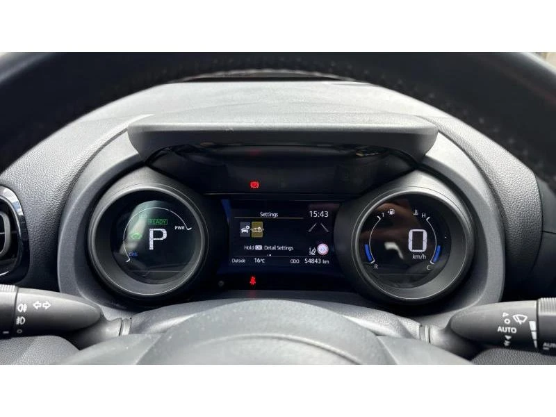 Toyota Yaris 1.5HSD TREND, снимка 14 - Автомобили и джипове - 55230140