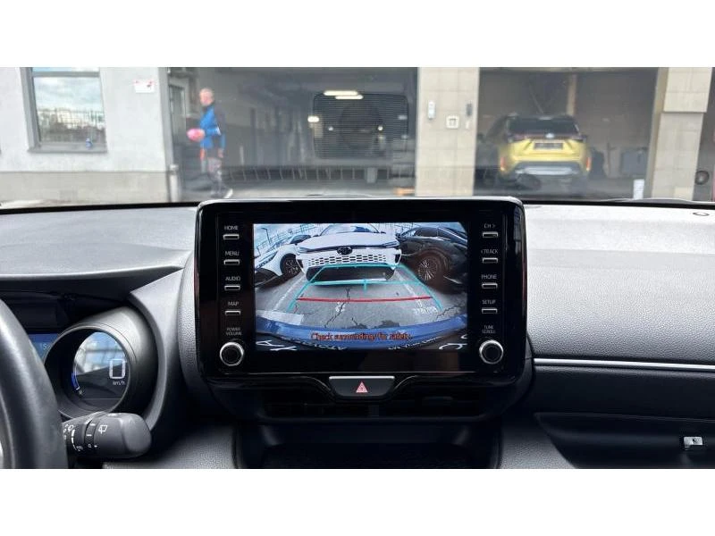 Toyota Yaris 1.5HSD TREND, снимка 15 - Автомобили и джипове - 55230140