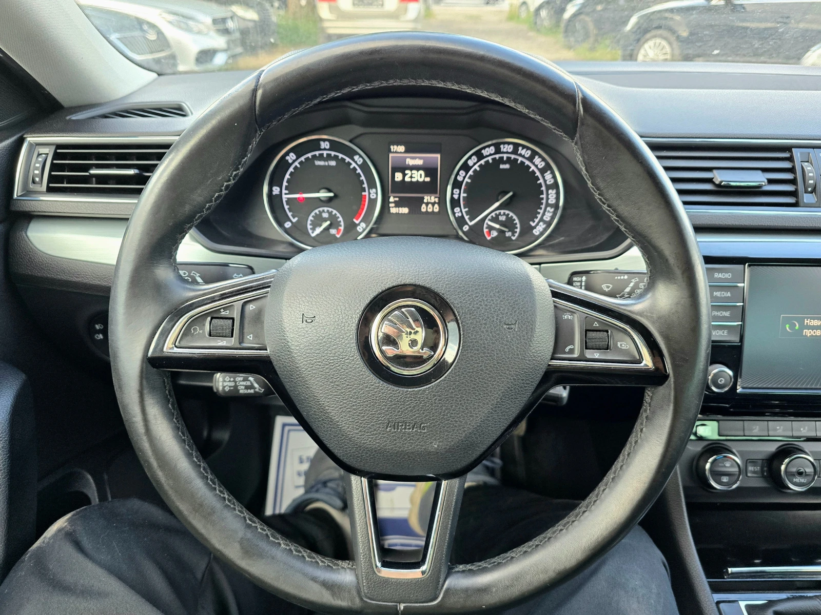 Skoda Superb КАТО ЧИСТО НОВ/DISTRONIK/2.0TDI - изображение 9