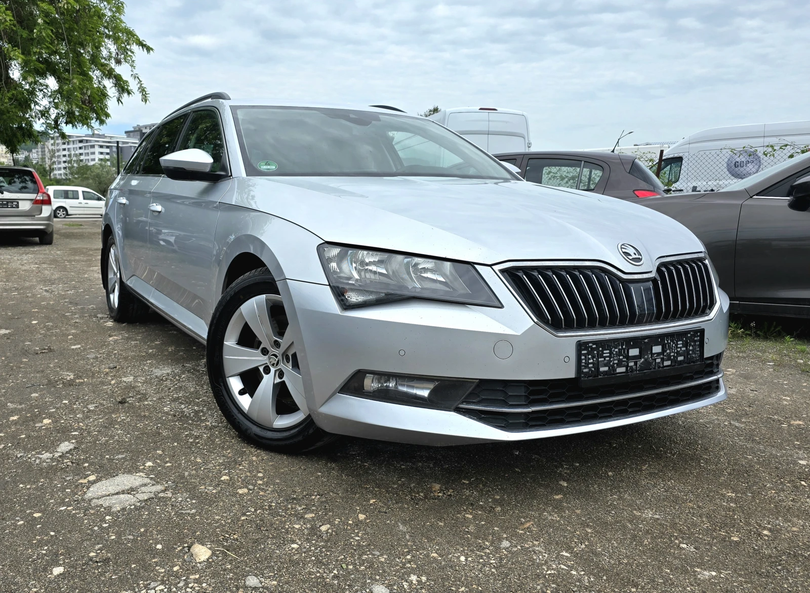 Skoda Superb КАТО ЧИСТО НОВ/DISTRONIK/2.0TDI - изображение 3