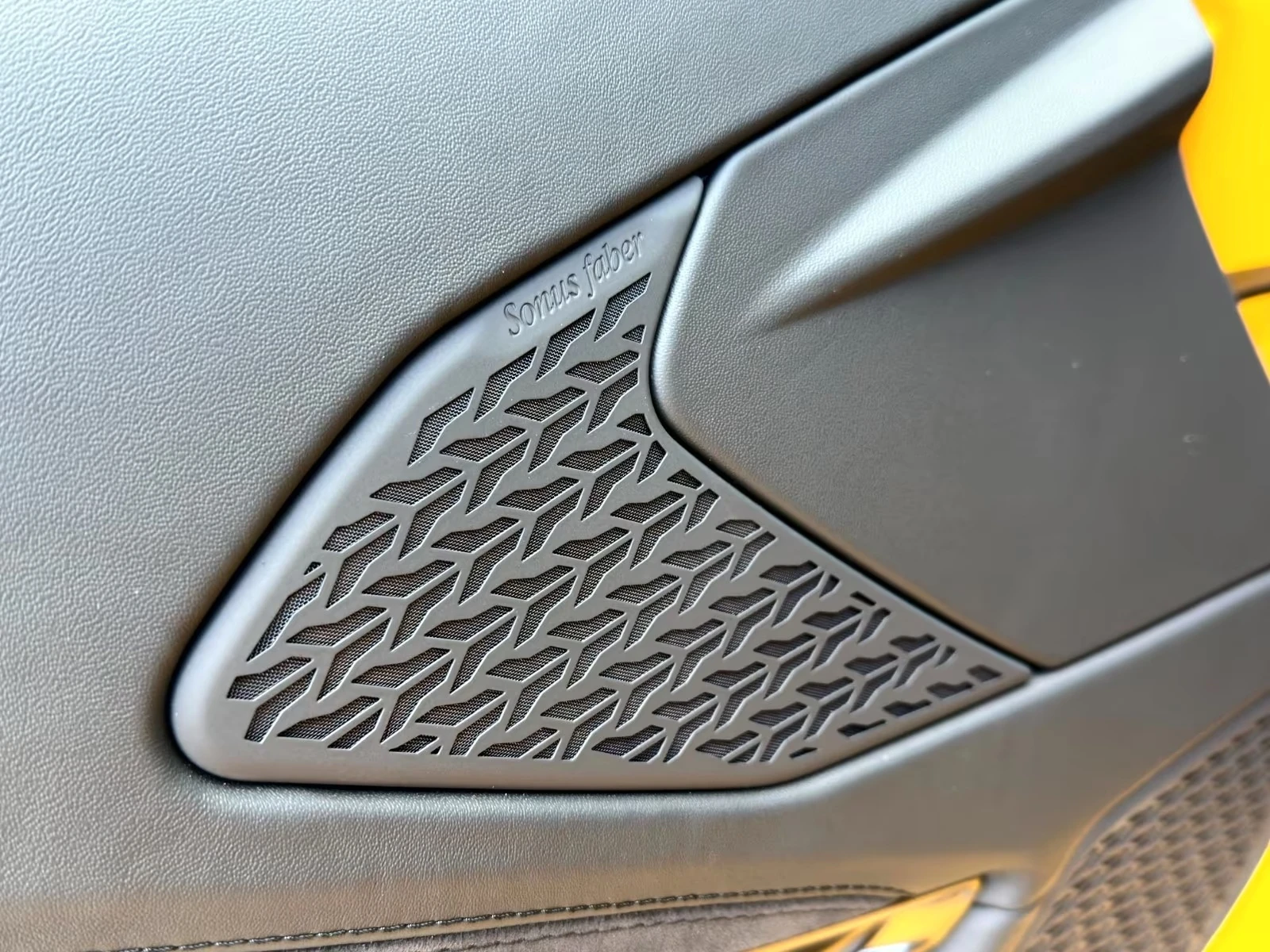 Lamborghini Temerario HYBRID GIALLO CARBON SONUS, снимка 7 - Автомобили и джипове - 54071347