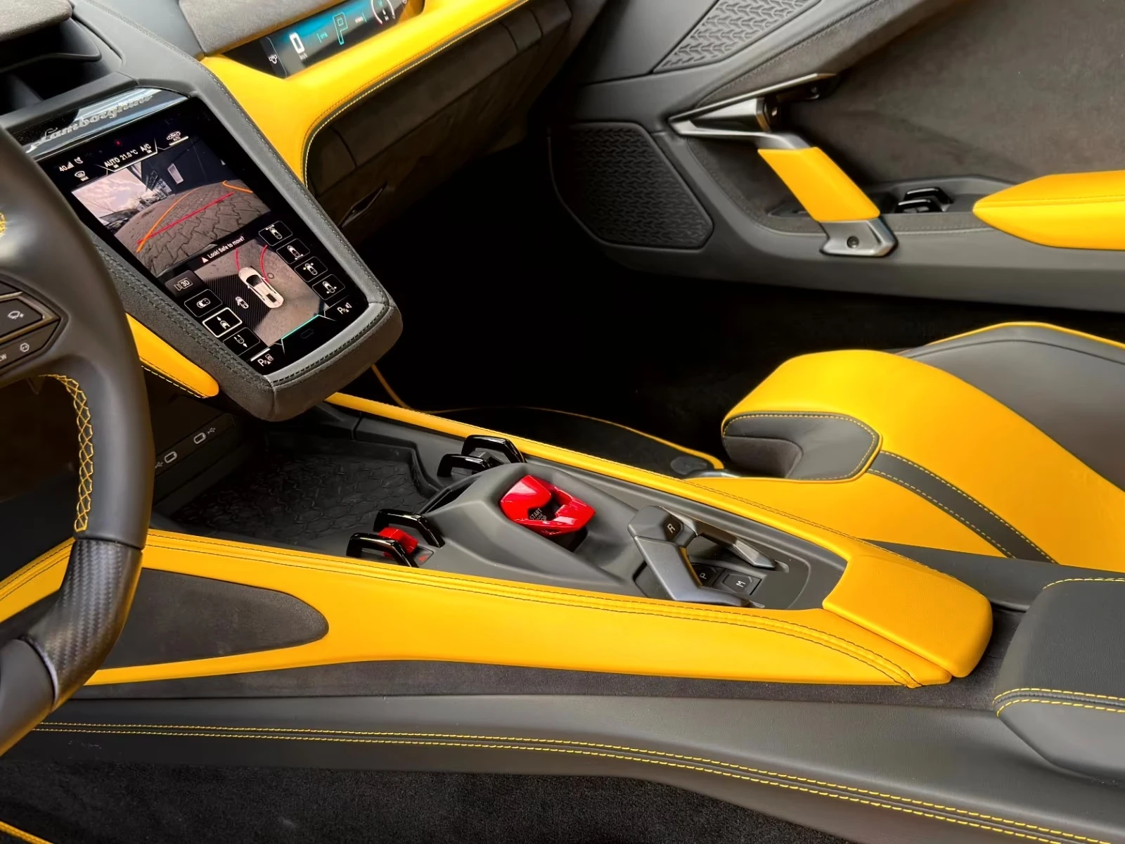 Lamborghini Temerario HYBRID GIALLO CARBON SONUS, снимка 11 - Автомобили и джипове - 54071347