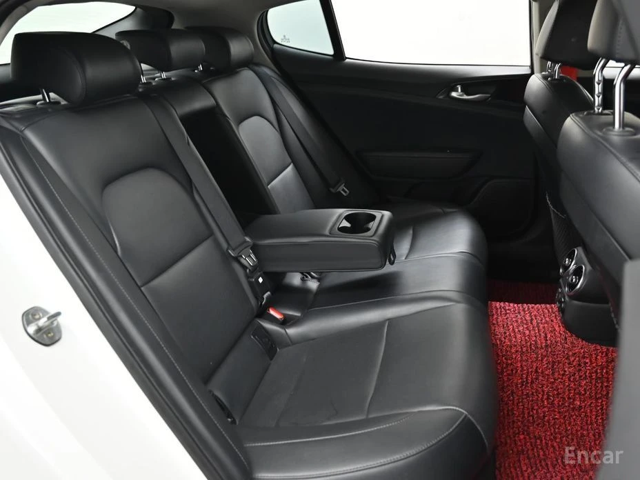 Kia Stinger * 2.0T* PRIME* КОЖА* ПОДГРЕВ* KEYLESS* КАМЕРИ* , снимка 9 - Автомобили и джипове - 54146882