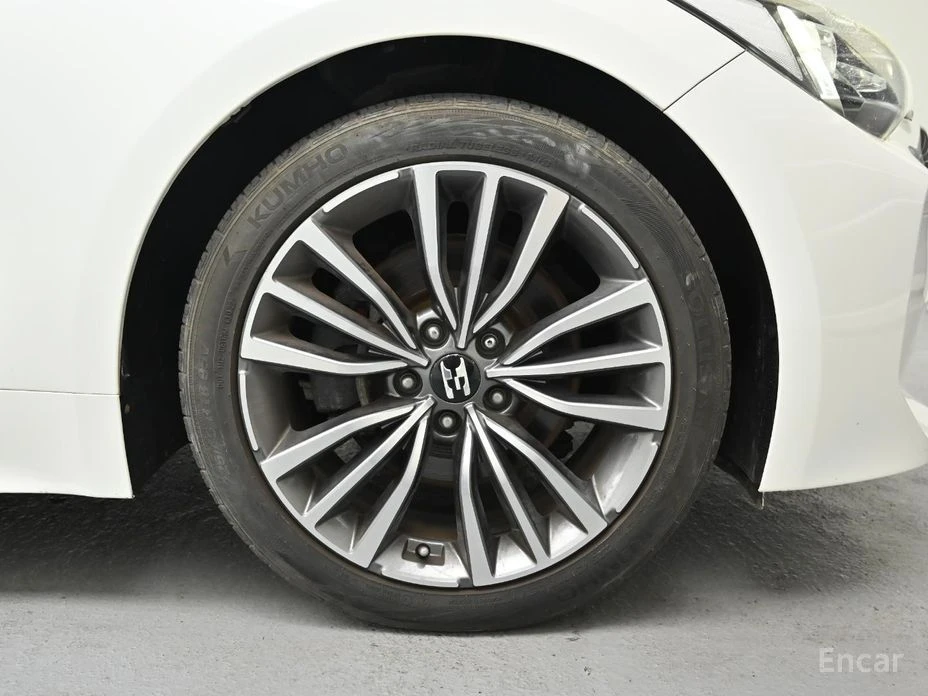 Kia Stinger * 2.0T* PRIME* КОЖА* ПОДГРЕВ* KEYLESS* КАМЕРИ* , снимка 13 - Автомобили и джипове - 54146882