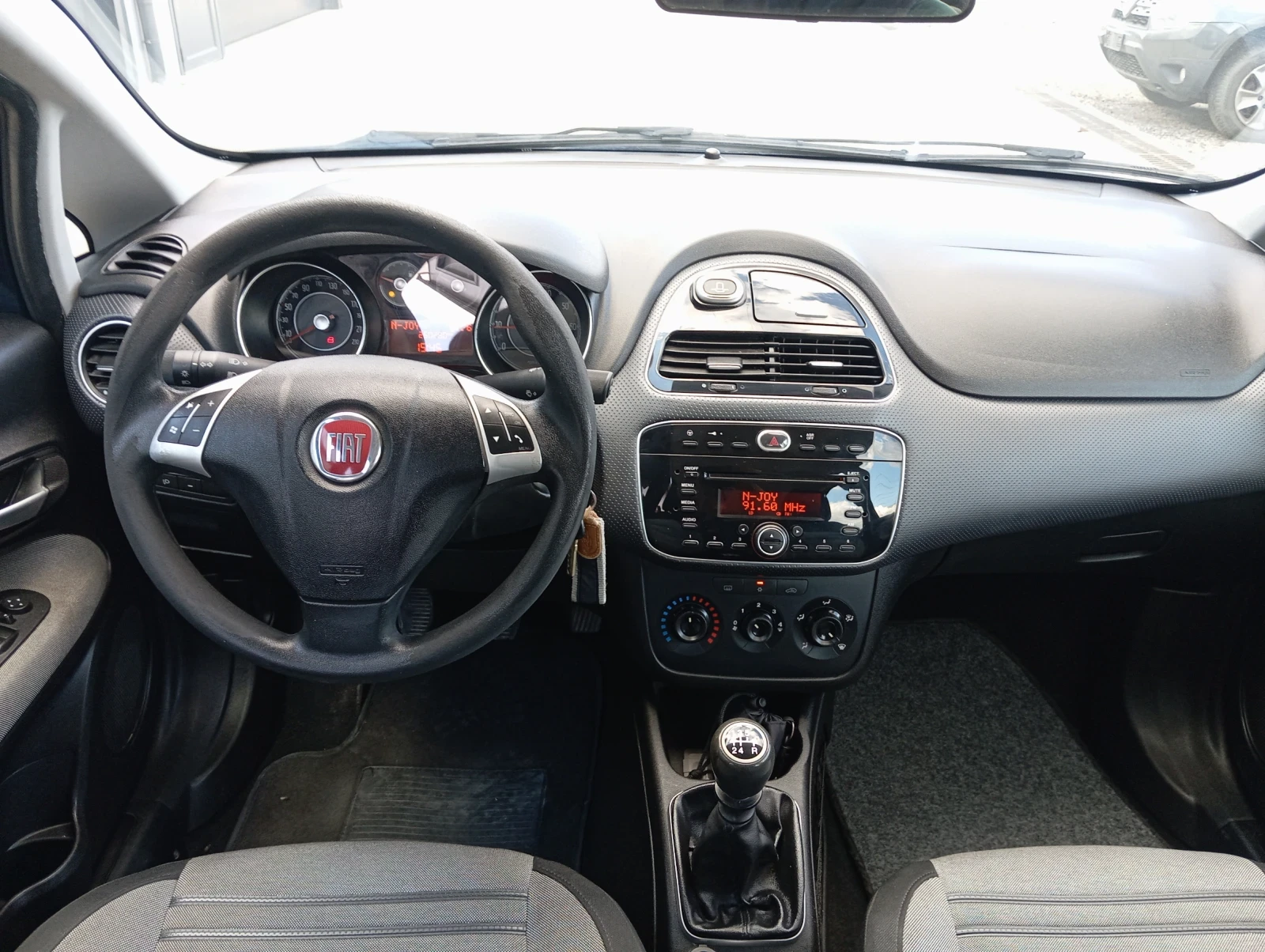 Fiat Punto EVO 1.4LPG, снимка 10 - Автомобили и джипове - 54150632