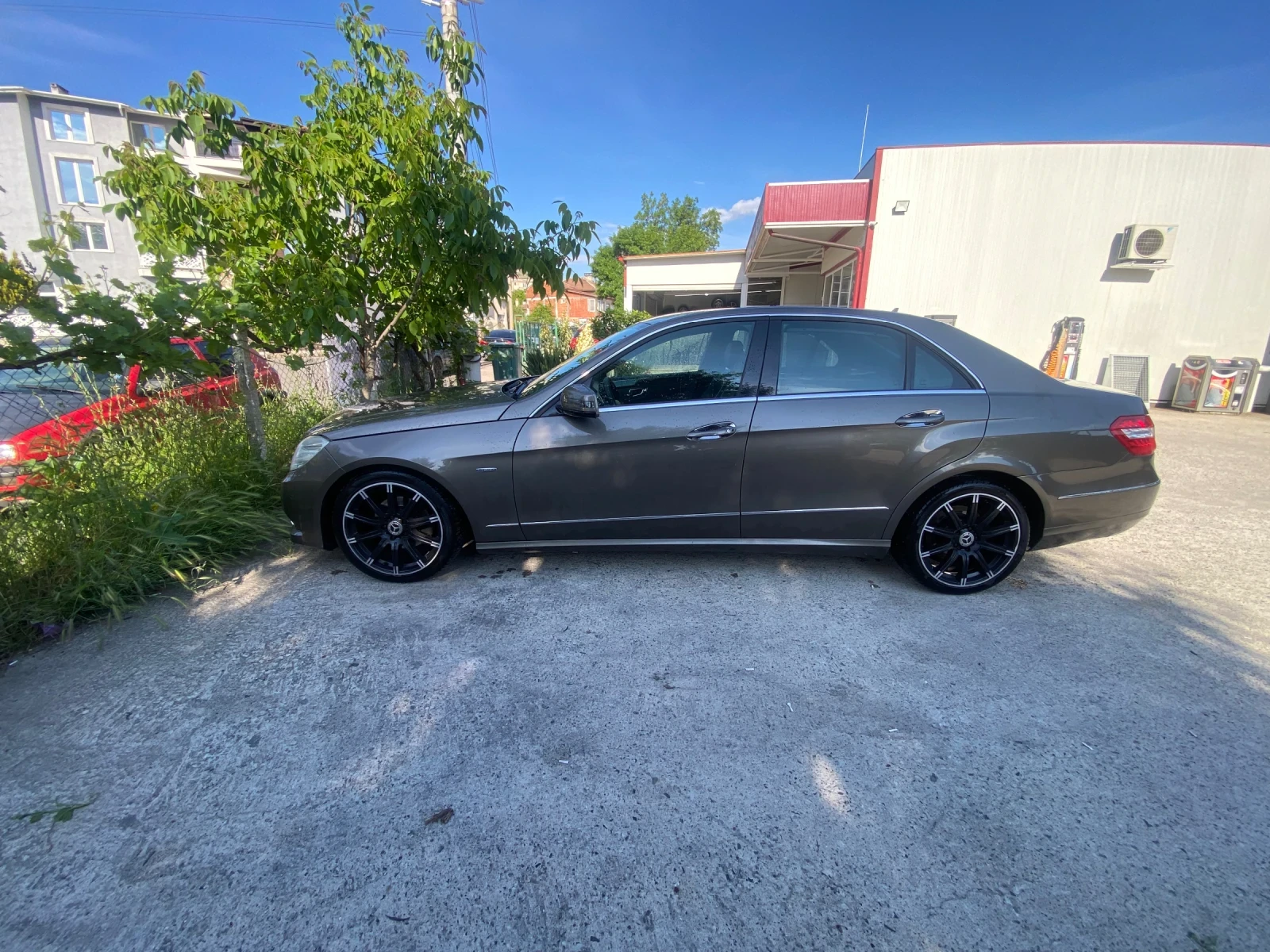 Mercedes-Benz E 220 2.2, снимка 9 - Автомобили и джипове - 54623189