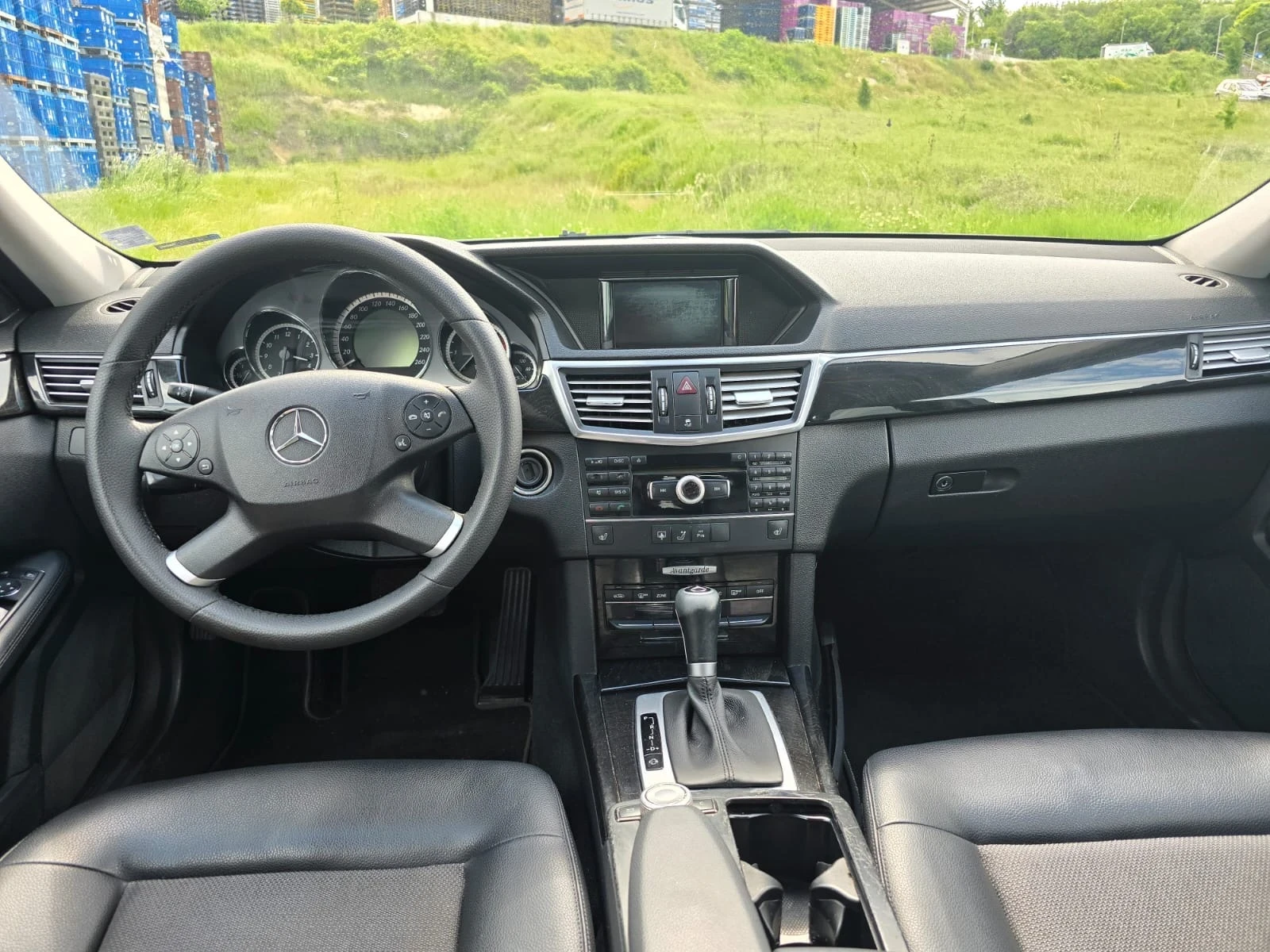 Mercedes-Benz E 220 2.2, снимка 12 - Автомобили и джипове - 54623189
