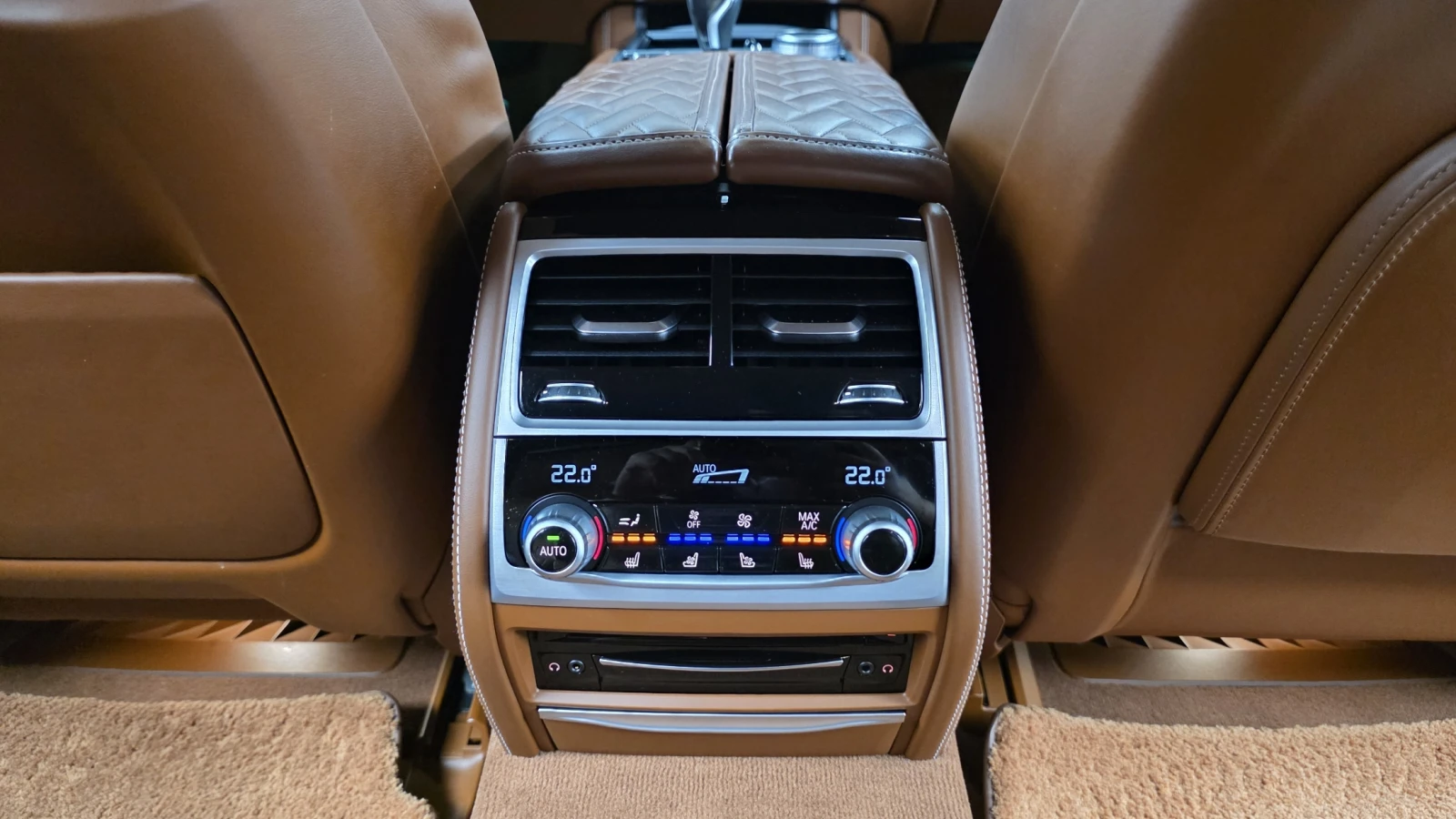 BMW 760 M PKG* V12* ОБДУХВАНЕ* МАСАЖИ* 360 CAM* ПОДГРЕВ, снимка 15 - Автомобили и джипове - 54984244