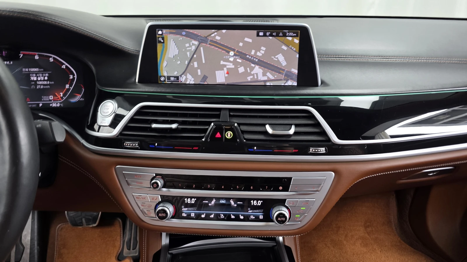 BMW 760 M PKG* V12* ОБДУХВАНЕ* МАСАЖИ* 360 CAM* ПОДГРЕВ, снимка 10 - Автомобили и джипове - 54984244