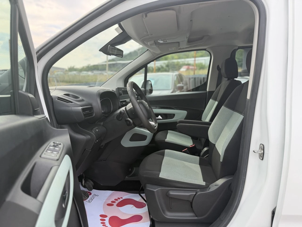 Citroen Berlingo 1.5BlueHDi, снимка 9 - Автомобили и джипове - 55316818
