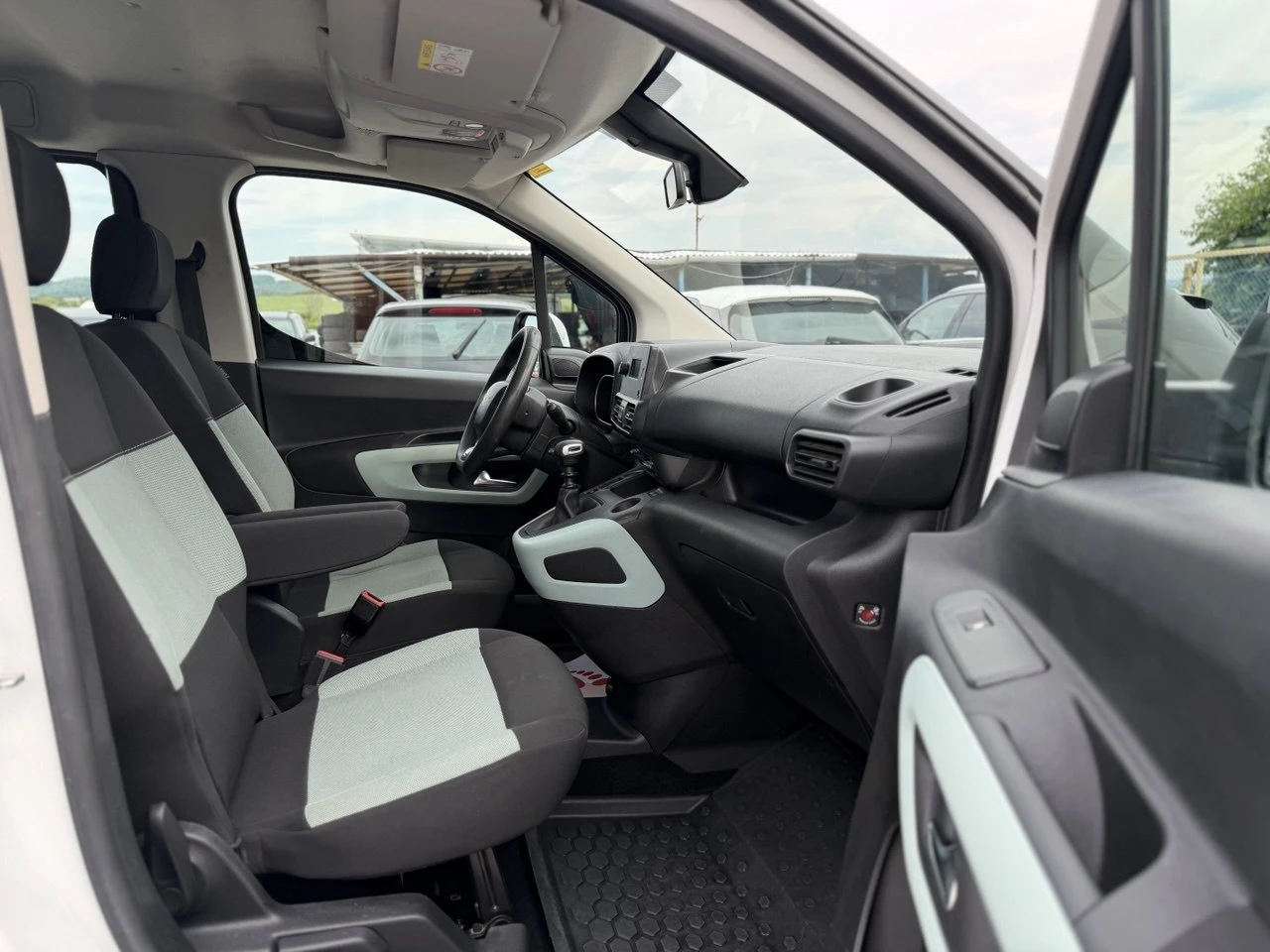Citroen Berlingo 1.5BlueHDi, снимка 14 - Автомобили и джипове - 55316818