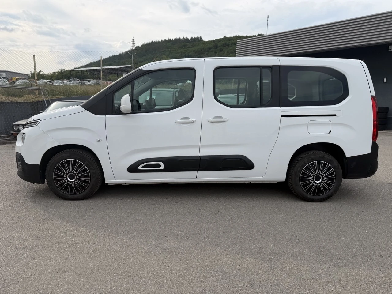 Citroen Berlingo 1.5BlueHDi, снимка 8 - Автомобили и джипове - 55316818