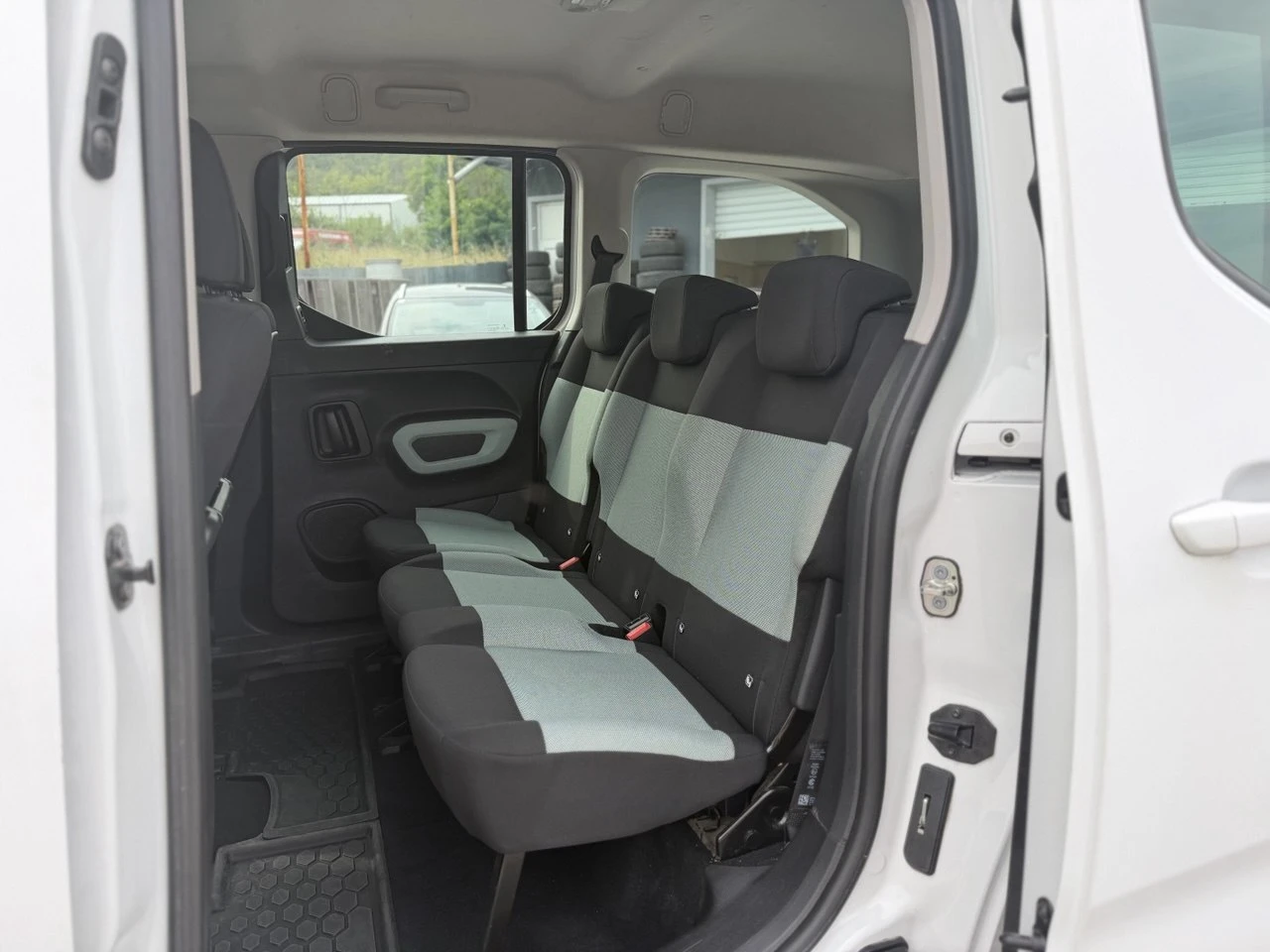 Citroen Berlingo 1.5BlueHDi, снимка 11 - Автомобили и джипове - 55316818