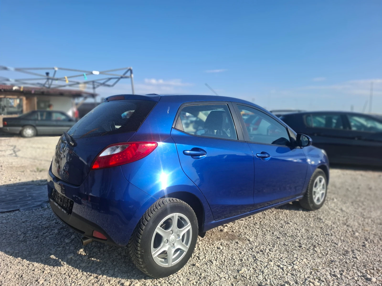 Mazda 2 1.3 Бензин, снимка 4 - Автомобили и джипове - 55440355