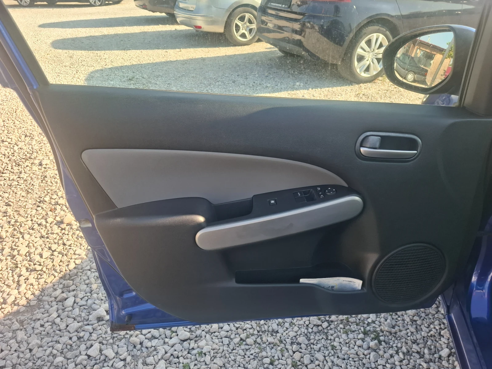 Mazda 2 1.3 Бензин, снимка 8 - Автомобили и джипове - 55440355